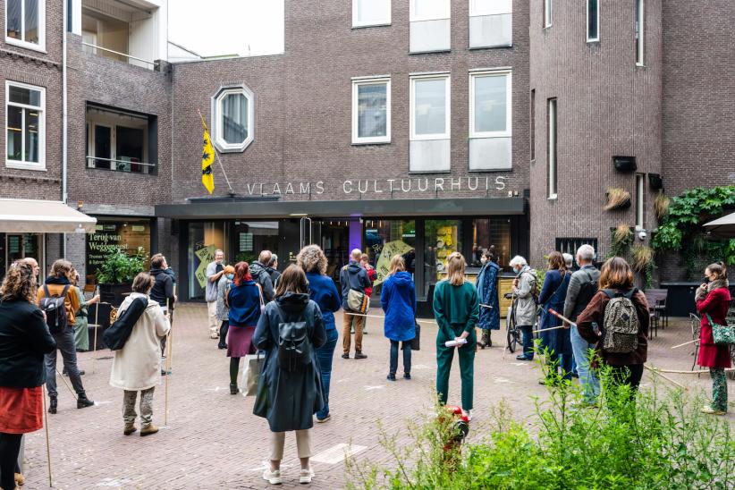 Puppet Playground, een beeldende theatercarrousel van aanstormende makers, op het plein voor de Brakke Grond © Jitske Nap