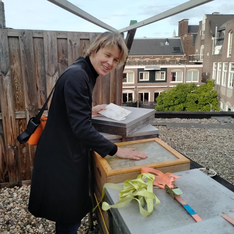 Met stadsimker Dorinde op het dak - ©Sien Vanmaele