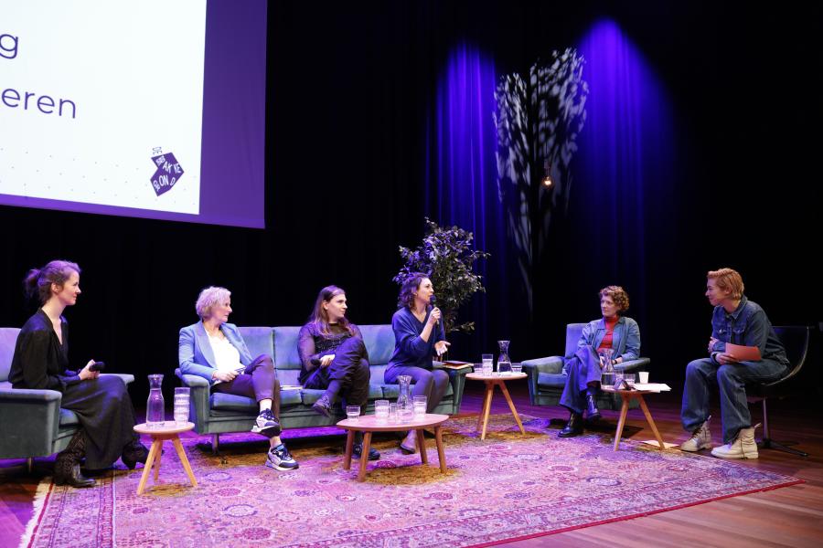 Left to right: Anne Breure, Lucette ter Borg, Nixie Van Laere, Ciska Hoet, Maxime van Haeren and Teddy Tops - © Sofie Knijff