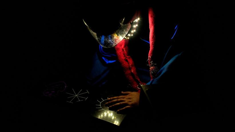 Beeld uit AKOMFRAHDIO - © Shirin Rabi